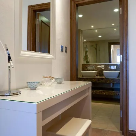 Apr01 Apollo With Stunning Sunset Views, Aphrodite Hills Kouklia